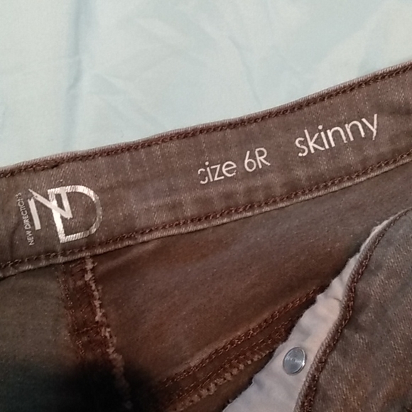 Lot of 2 Women's New Directions Size 6R Skinny Jeans - Picture 2 of 9